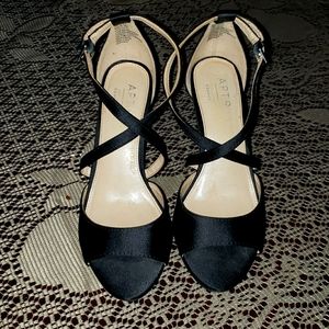 APT.9 DEFINED COMFORT HEELS 👠